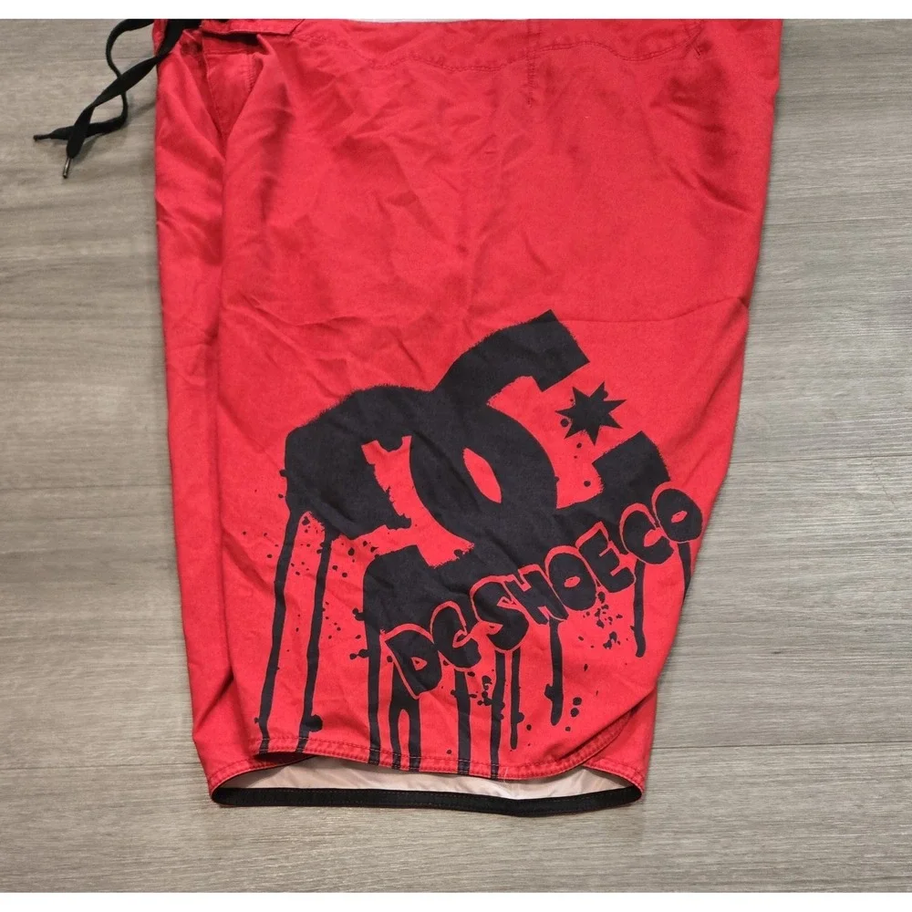 Y2K VTG DC Shoes Board Shorts Red Graphic Logo Cargo Graffiti Skate Surf Mens 38